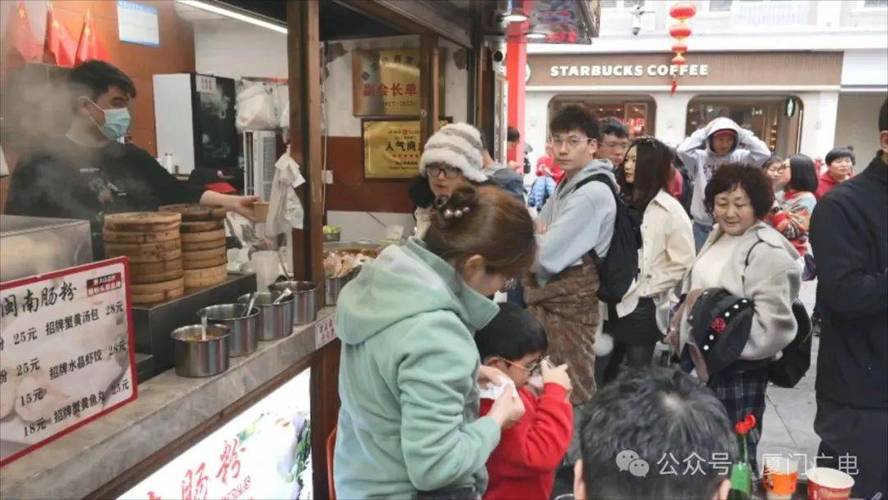 厦门惊现江西版"年味博物馆"打糍粑吃村宴，穿越80年代烟火江湖