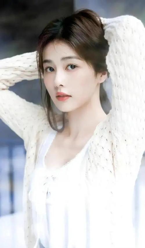 “连小学生都不会犯错的！知名女星白鹿发文被吐槽，老板于正回应
