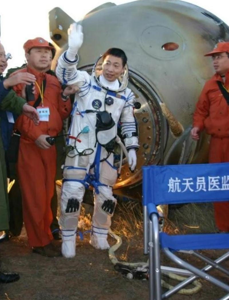 2003年杨利伟在太空听到敲门声，13年后谜底被揭开，多亏当时冷静