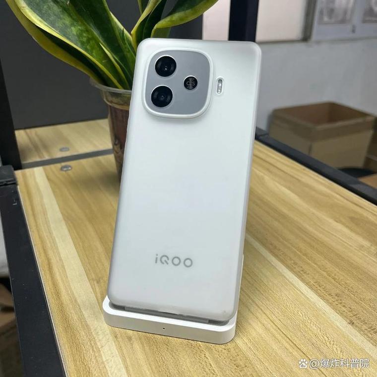 iQOO Z10跑分曝光 配备7300mAh大电池和骁龙7s Gen3