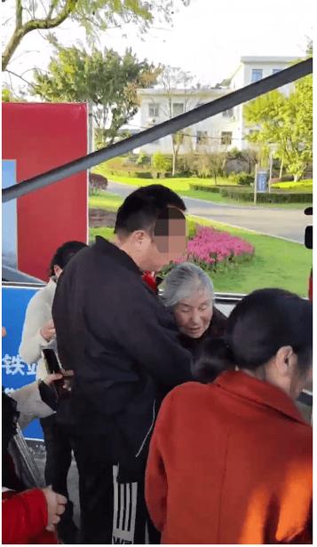 儿子寄养亲戚家被告知夭折，夫妻不信儿子已死40年后终团聚