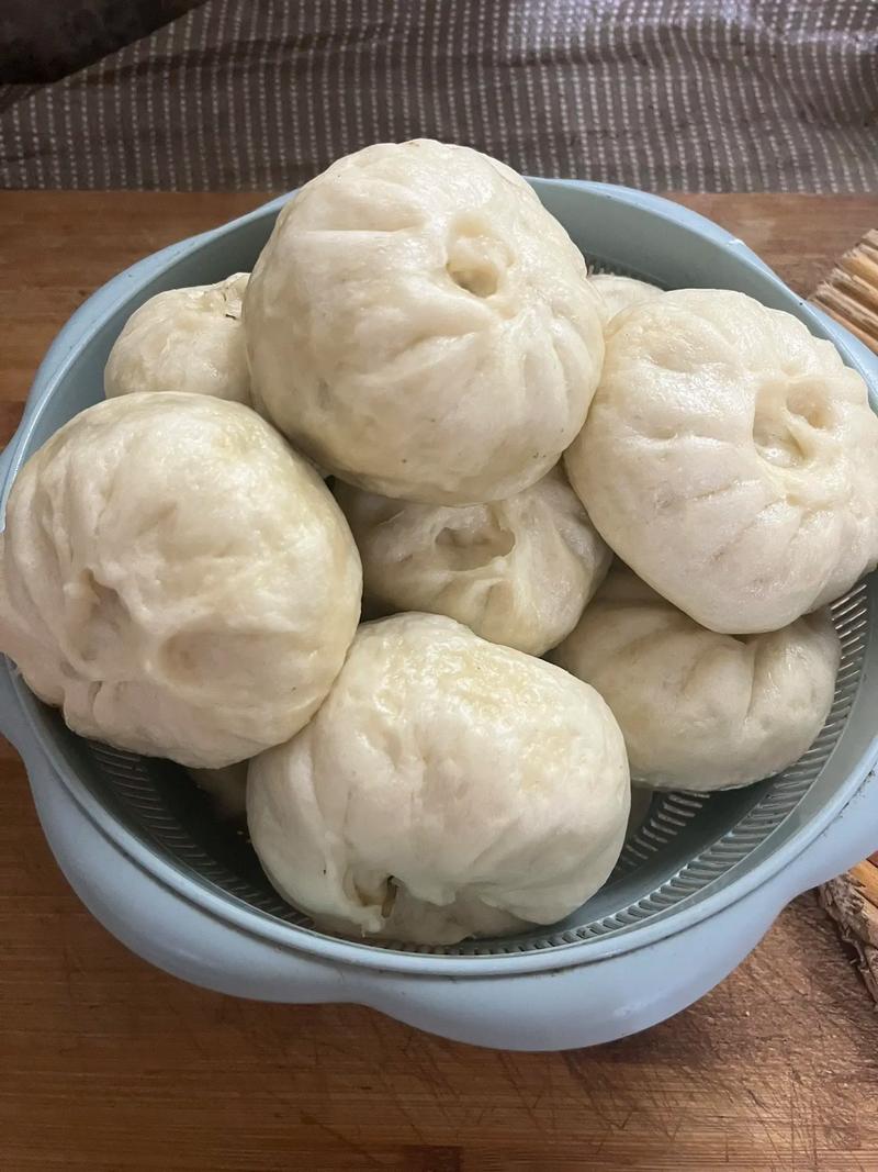 现在吃个包子真方便，网上都有现成的槐花粉丝味儿包子