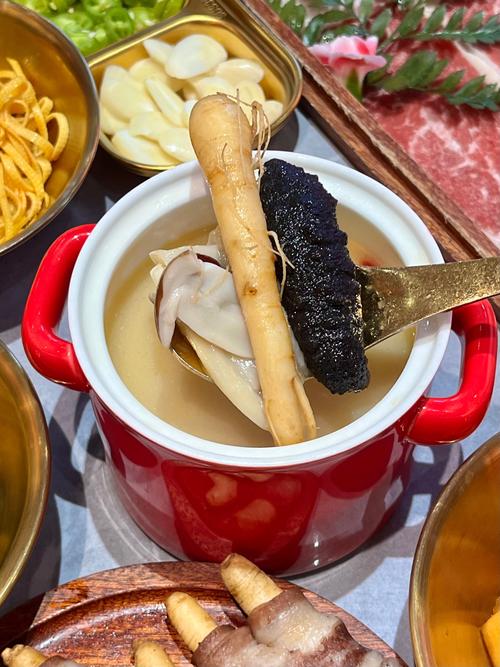 百年茶餐厅鸡汤煲吃出整张纸巾，久煮不烂！上海一家人怒了→