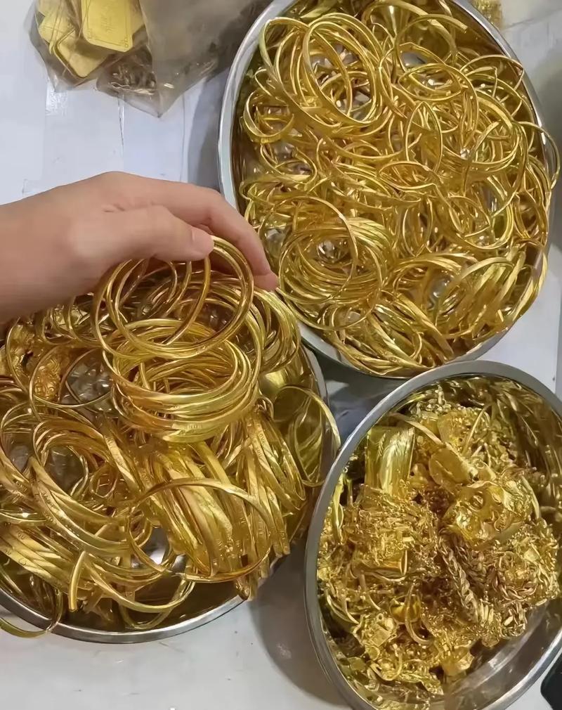 一觉醒来，黄金又爆了！