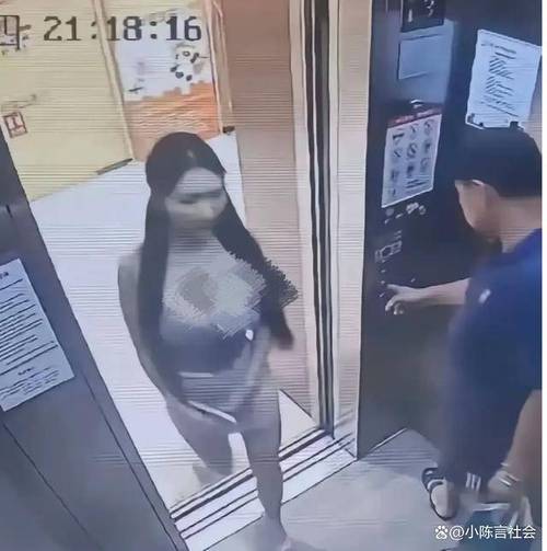 色狼拍空姐，她拍色狼！男子万米高空偷拍空姐被政法委干部抓现行，拘留5日