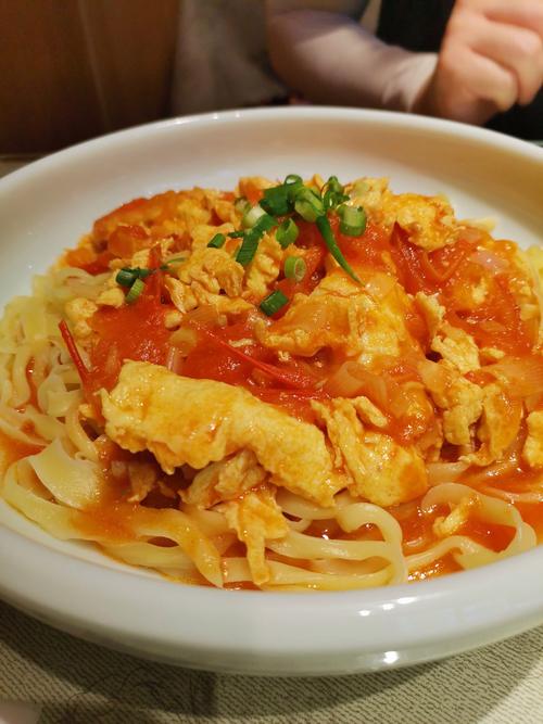 5分钟就能搞定的西红柿鸡蛋面，比肉丝面还要好吃，全家人都爱吃