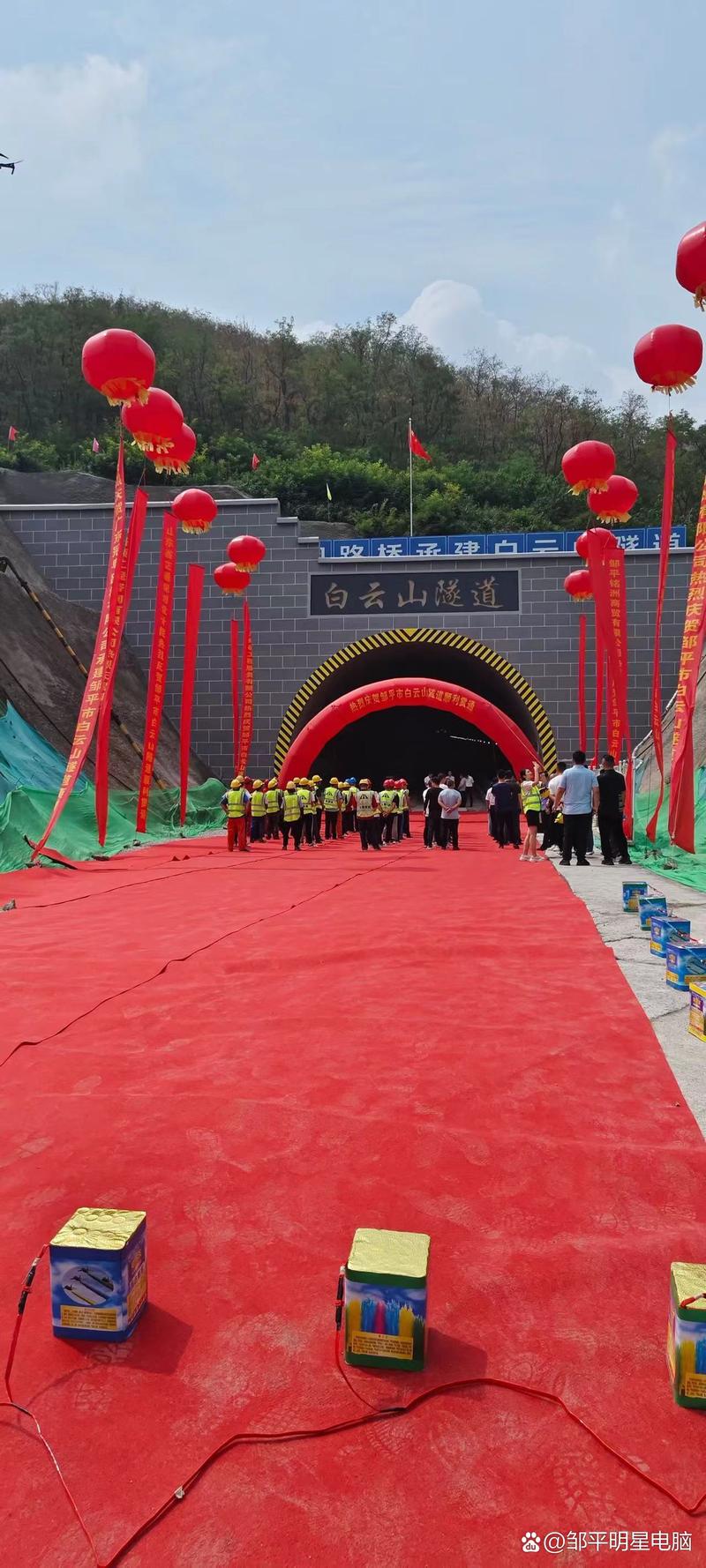 邹平市临池镇：穿过白云山隧道 与梯田花海撞个满怀