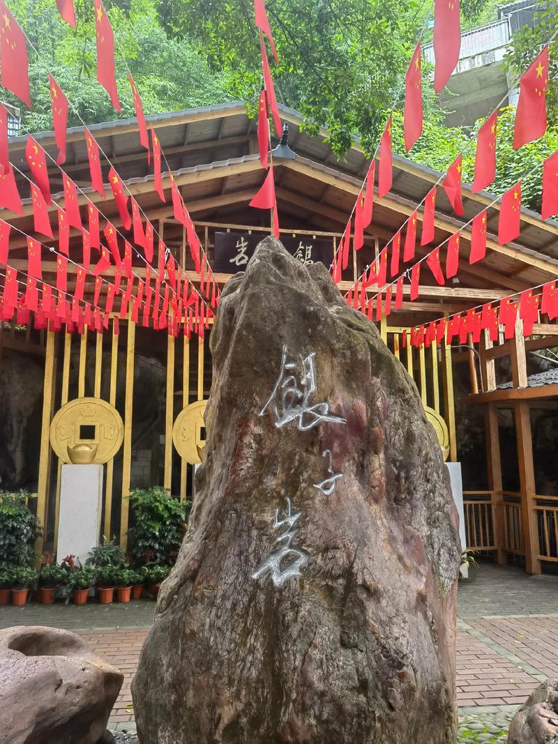 广西行游影记（34）阳朔银子岩（四）