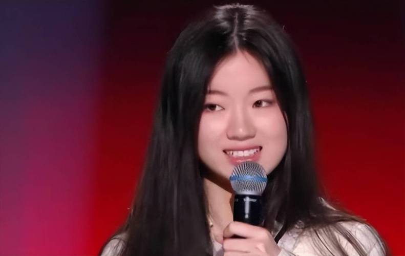 单依纯从好声音冠军到顶流歌姬！带病唱哭全网，济南演唱会倒时~