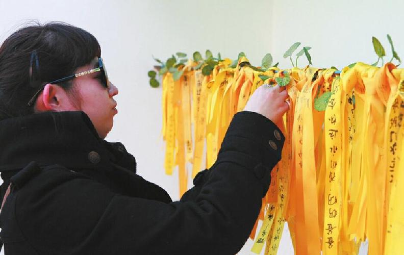 鲜花替火纸，济南开启文明祭扫新风尚