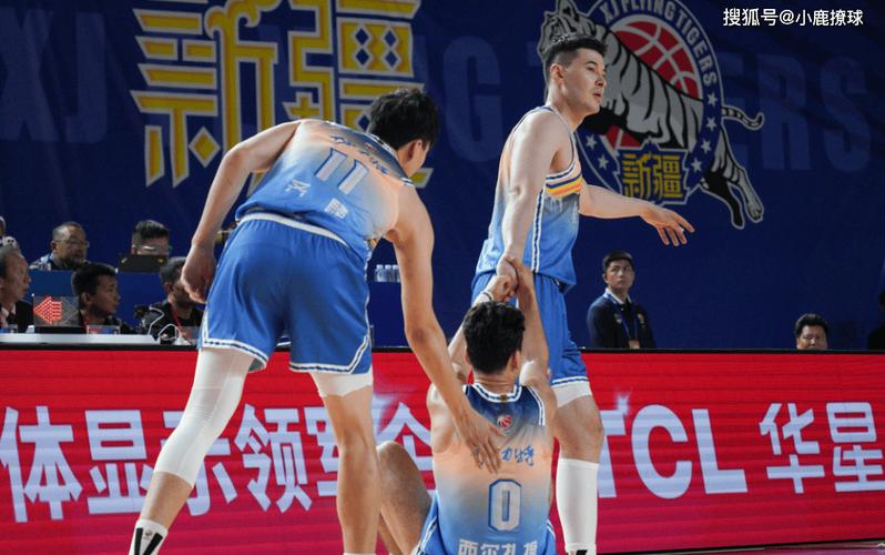 山东vs新疆！克里斯强吃哈雷尔，于德豪三分隔空回应刘伟