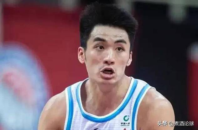 往伤口上撒盐！山东大胜新疆，于德豪回击刘炜，多次庆祝引爆全场