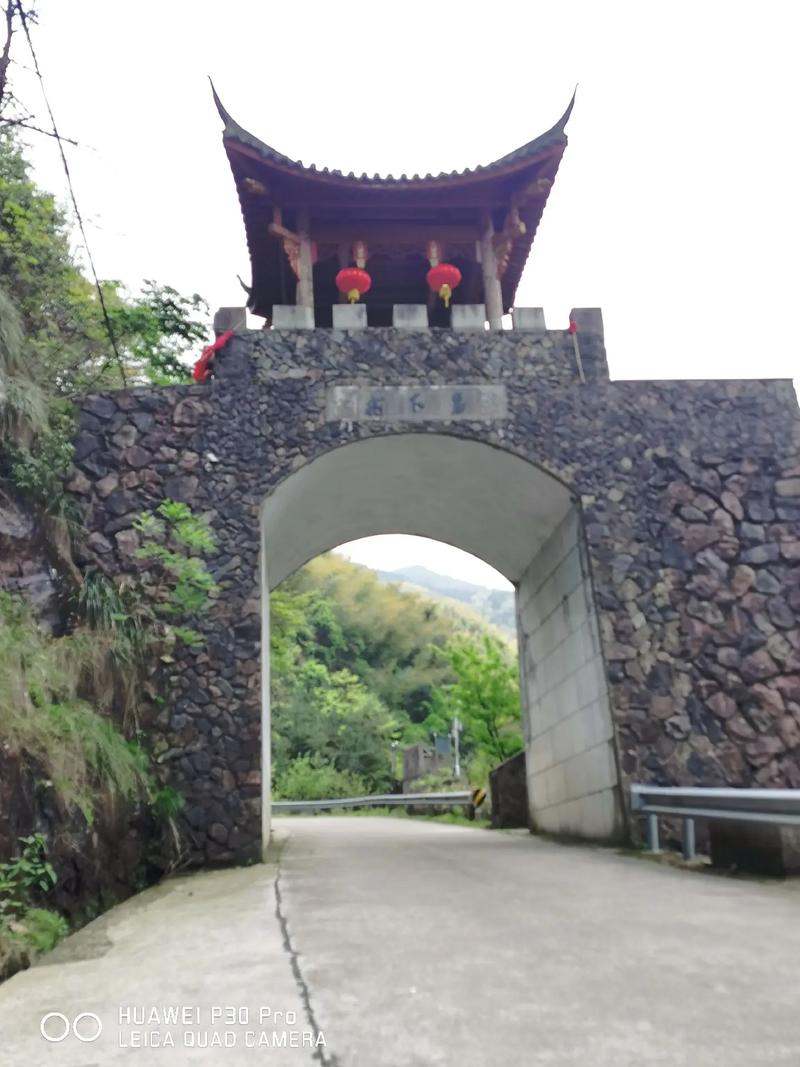缙云岩下石头村：石屋石桥浑然天成 深藏江南“世外桃源”