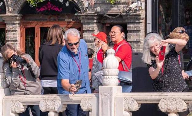 美国女孩来中国游玩七天，回国后直呼：感觉自己受到了“欺骗”