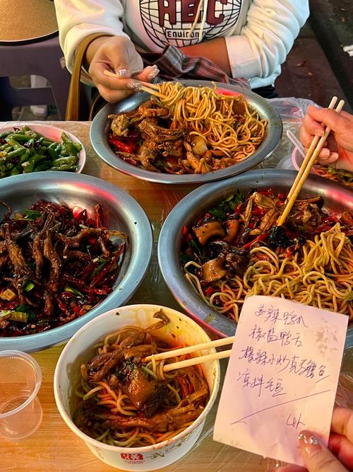 毫不起眼的夫妻小馆，咋就成了吃货心中的“五星”饭店？