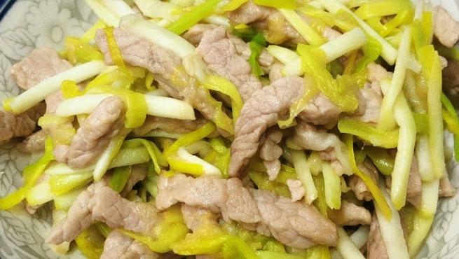 把蒜黄，块猪肉，教你做蒜黄炒肉，讲解详细，比饭店做的好吃