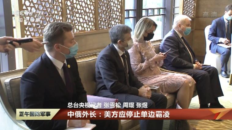 偶遇晨跑王毅外长，大国风范扑面而来