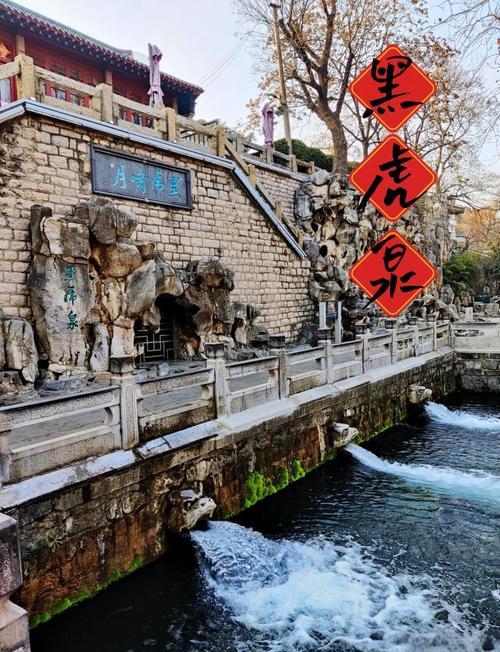 高温难挡热情，黑虎泉景区人气高涨
