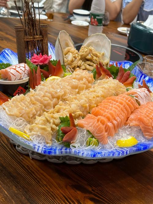 花70块在河口吃的这家生鱼片！太满足！还有各种小吃！吃饱喝足！