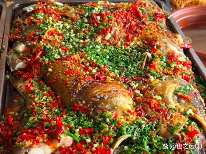 农村大集炒菜摊，30元一大盘剁椒鱼头，和朋友喝点小酒，得劲