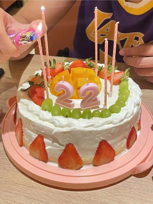 小外甥10岁生日，三舅送上小蛋糕配上一桌干锅鹅庆祝，真开心！
