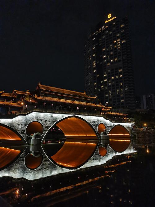 打卡四川成都的九眼桥，夜景美如画！酒吧一条街非常热闹