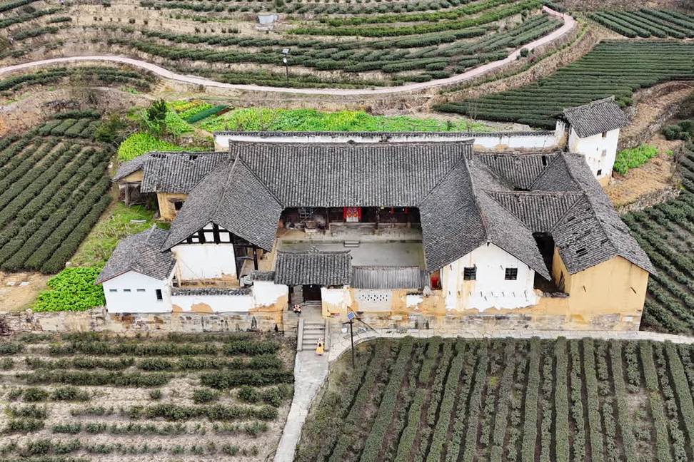 四川古蔺深山发现神秘四合院，房间多达30多间