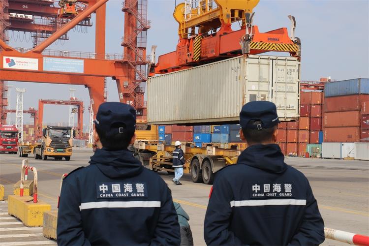 未经批准在“无人岛”上挖中药材？3人被珠海海警现场查获