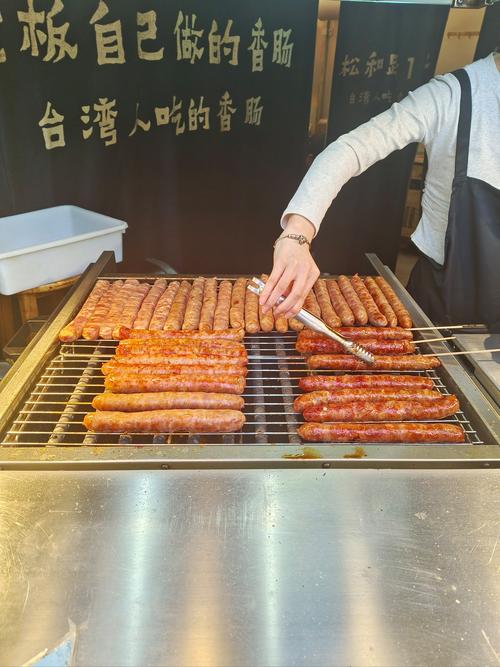 台湾省开店50年的街头小摊，每天能卖出去上千根香肠！